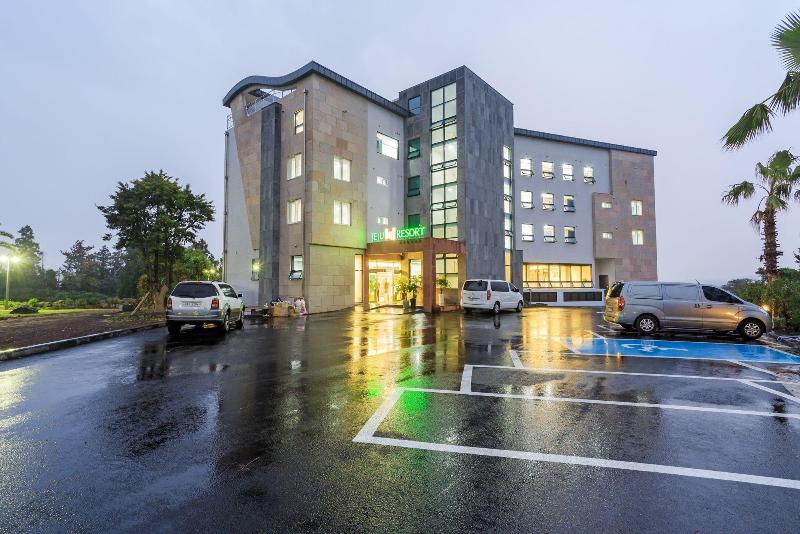 בית מלון כפרי Jeju M Resort