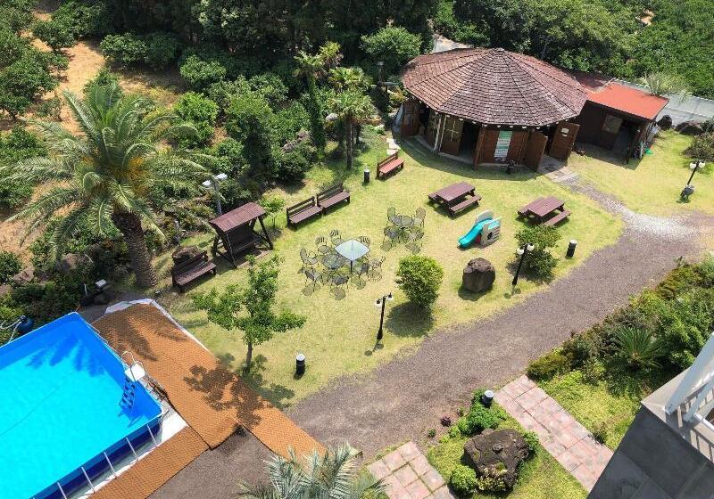 בית מלון כפרי Jeju M Resort