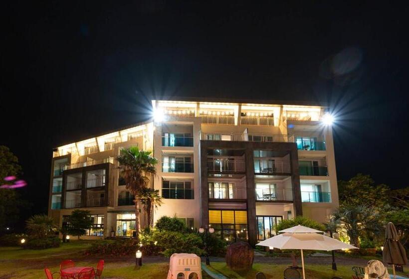 בית מלון כפרי Jeju M Resort