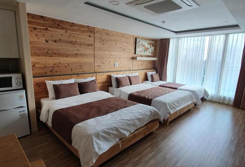 בית מלון כפרי Jeju M Resort