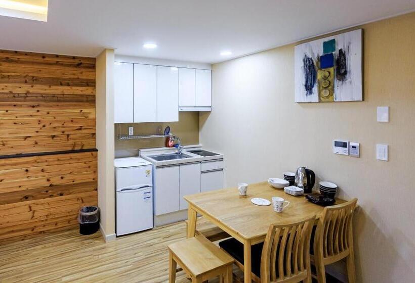 בית מלון כפרי Jeju M Resort