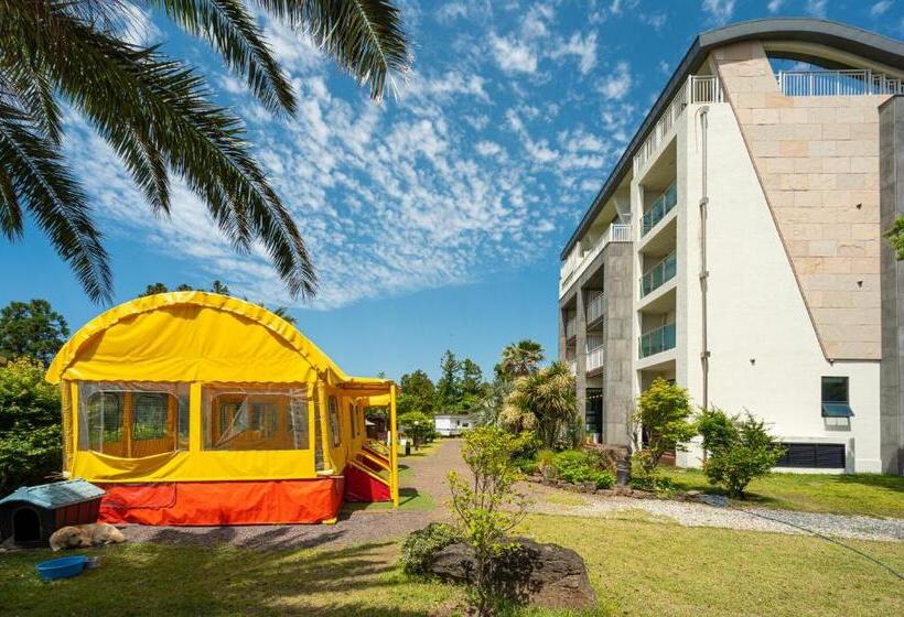 בית מלון כפרי Jeju M Resort