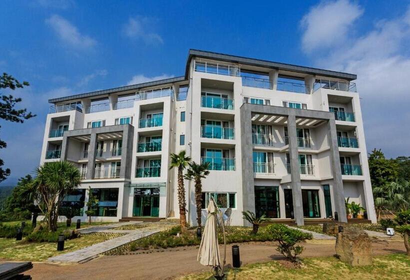 בית מלון כפרי Jeju M Resort