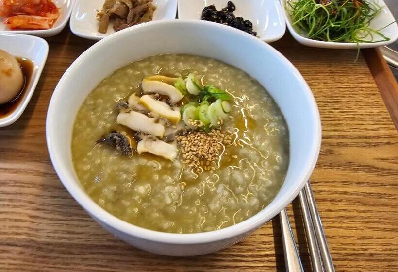 בית מלון כפרי Jeju M Resort