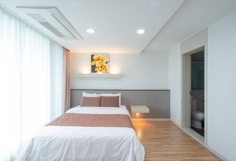 בית מלון כפרי Jeju M Resort