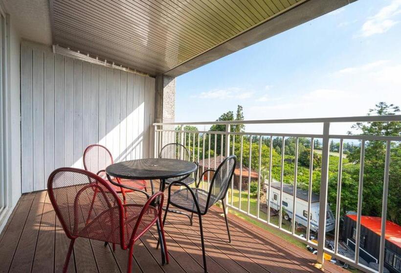 בית מלון כפרי Jeju M Resort