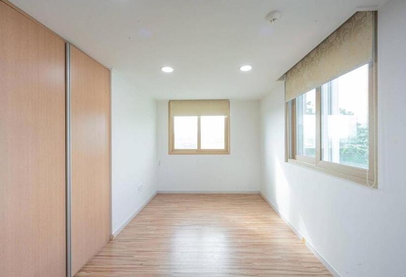 בית מלון כפרי Jeju M Resort