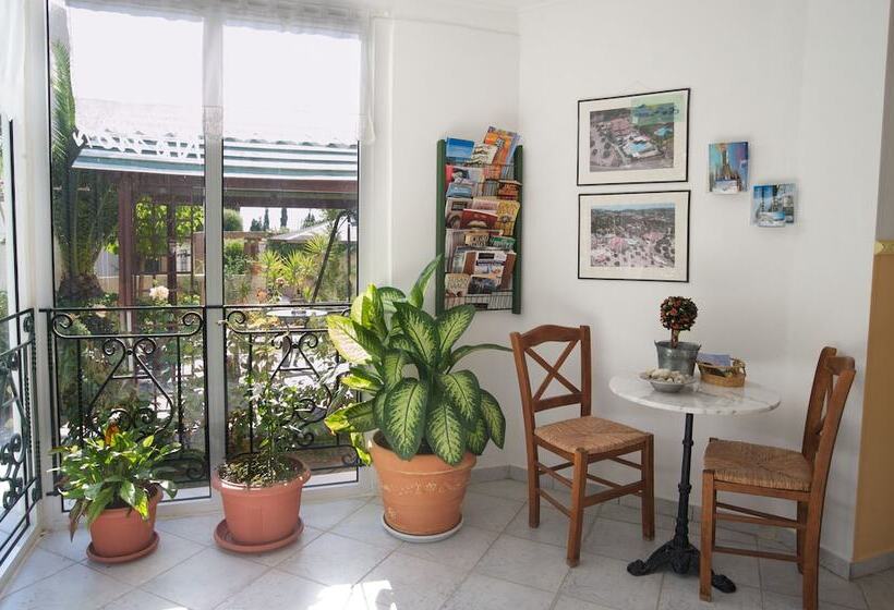 ホテル Nostos Studios & Apartments