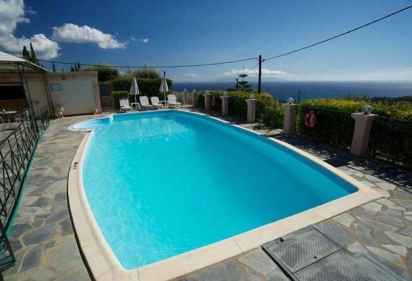 ホテル Nostos Studios & Apartments