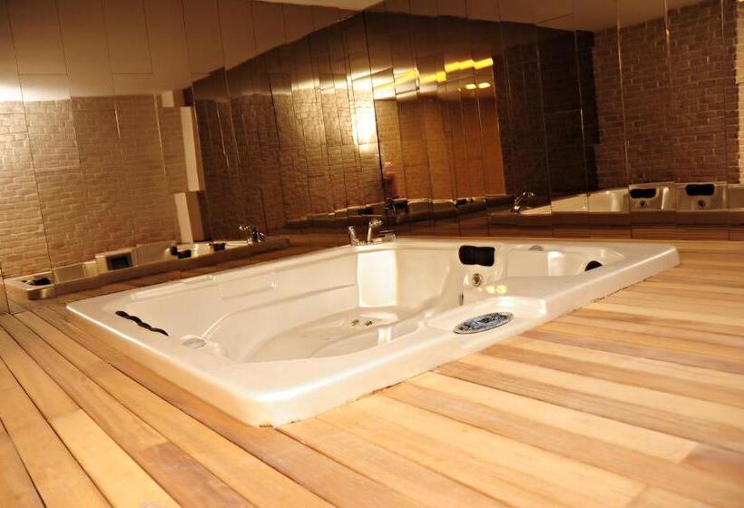 ホテル Orfeus Queen Spa