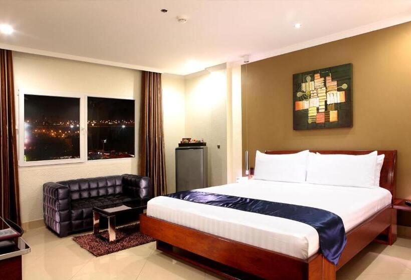 Queens Hotel Angeles City