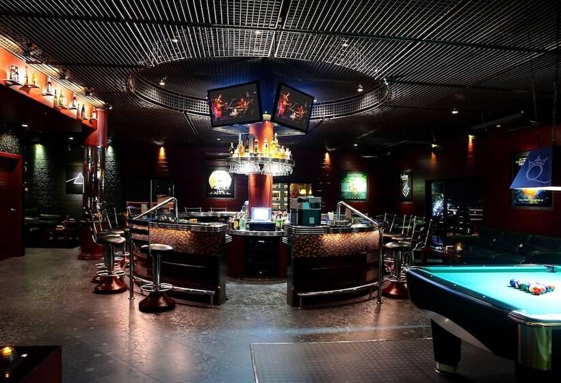 Queens Hotel Angeles City