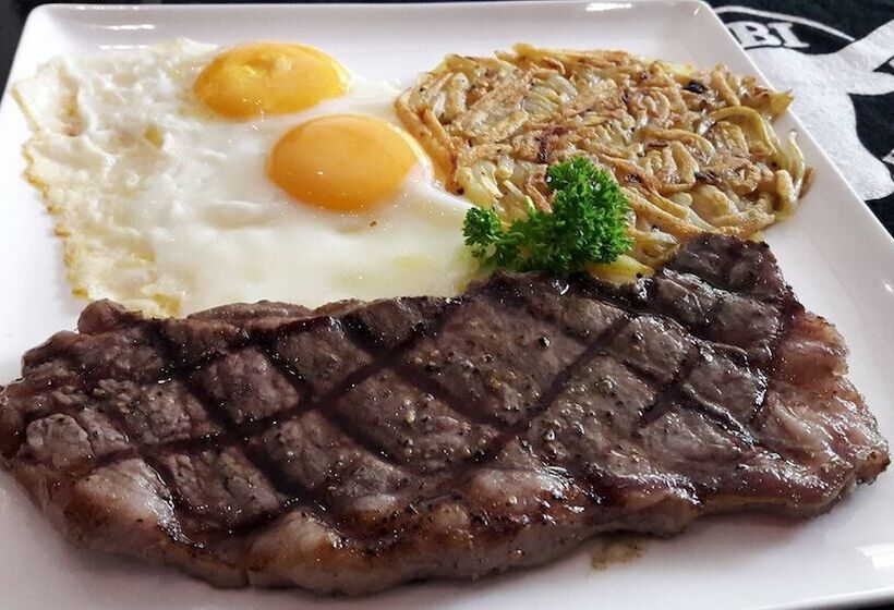 Queens Hotel Angeles City