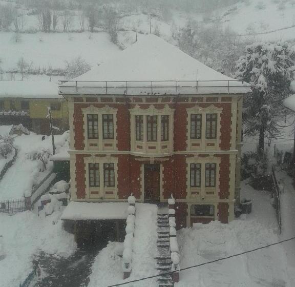 فندق Restaurante Parador De Felechosa