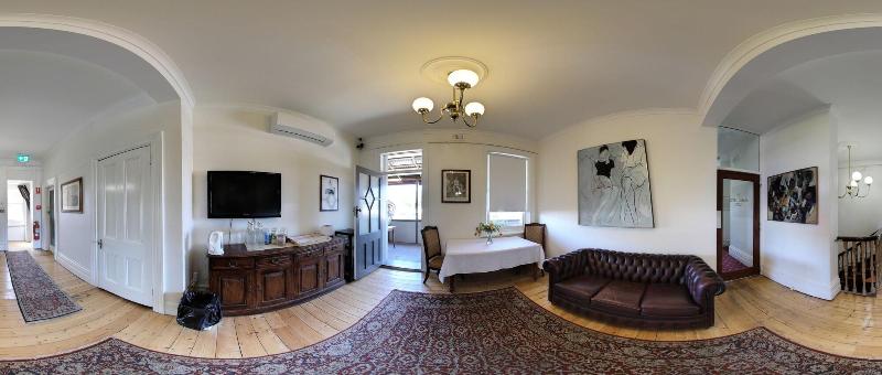 The Corner Hotel Alexandra