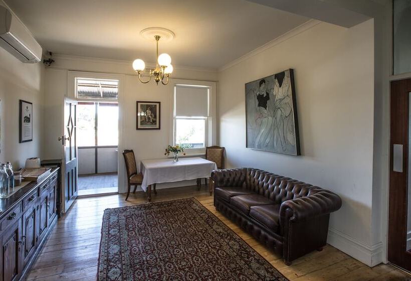 The Corner Hotel Alexandra