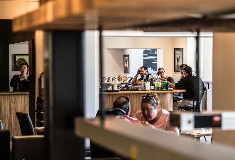 The Corner Hotel Alexandra