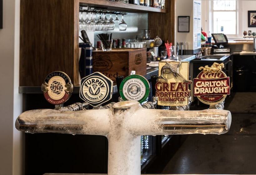 The Corner Hotel Alexandra