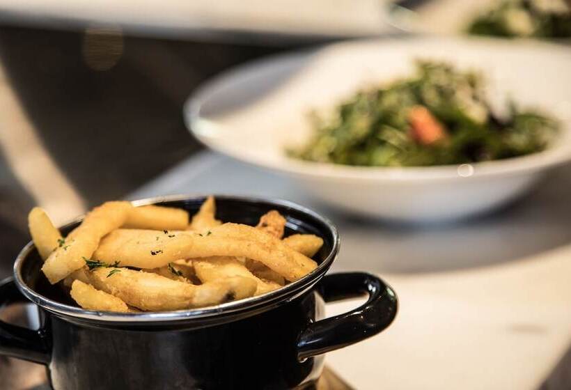 The Corner Hotel Alexandra