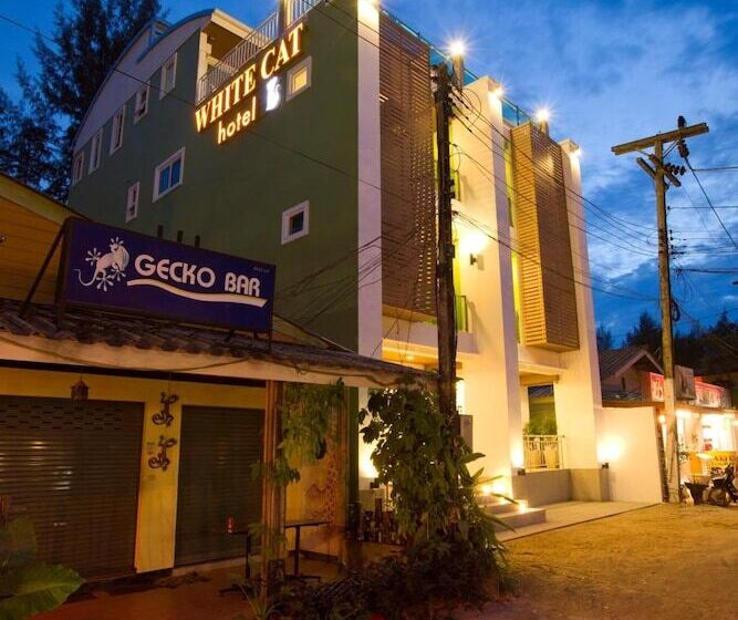 ホテル White Cat