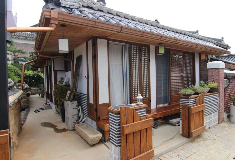 פנסיון Sungsim Hanok Guesthouse