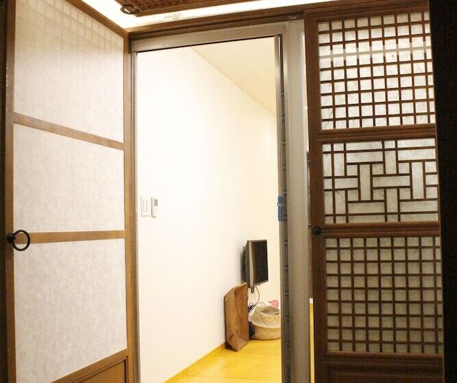 פנסיון Sungsim Hanok Guesthouse