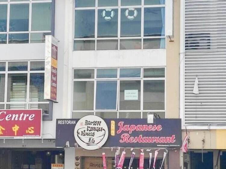 Roof Talk Theme Hostel