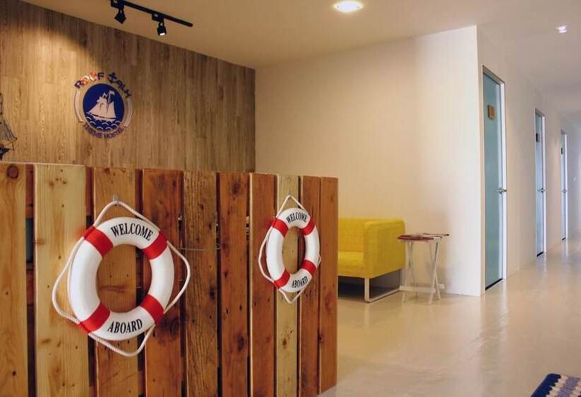 Roof Talk Theme Hostel