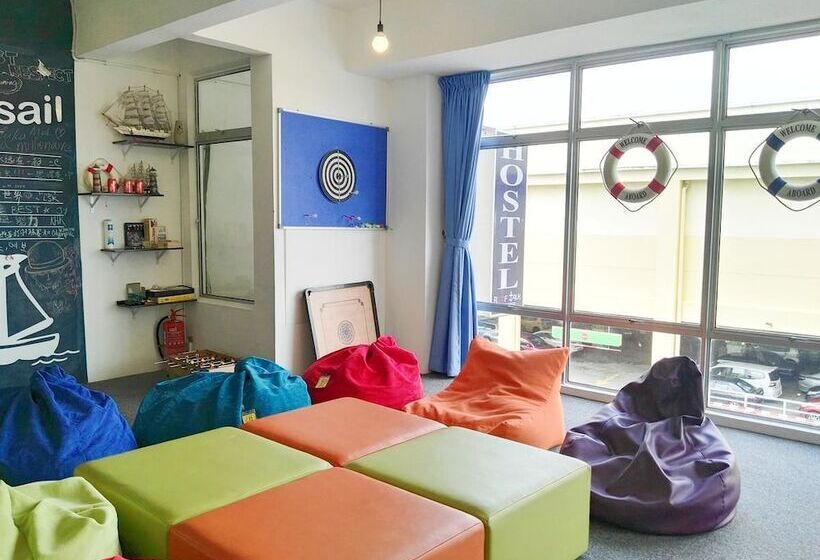 Roof Talk Theme Hostel