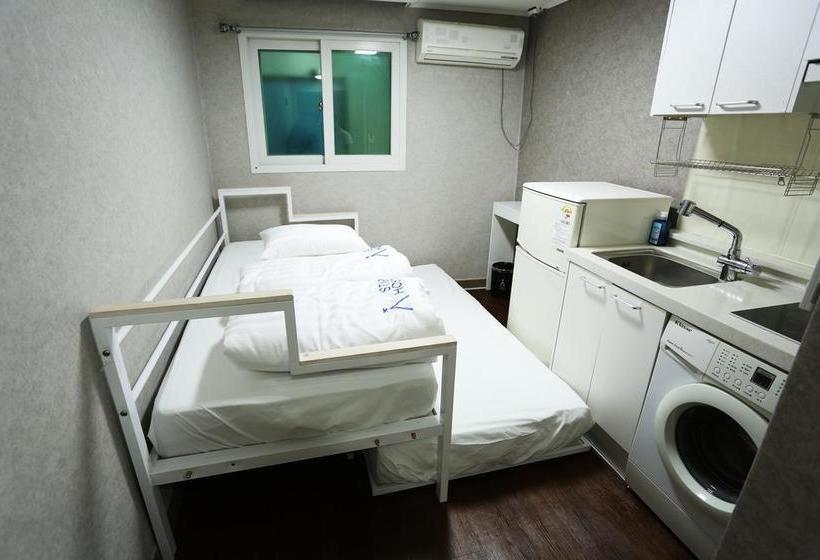 Star Hostel Myeongdong Family