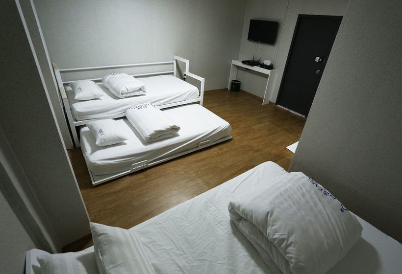 Star Hostel Myeongdong Family