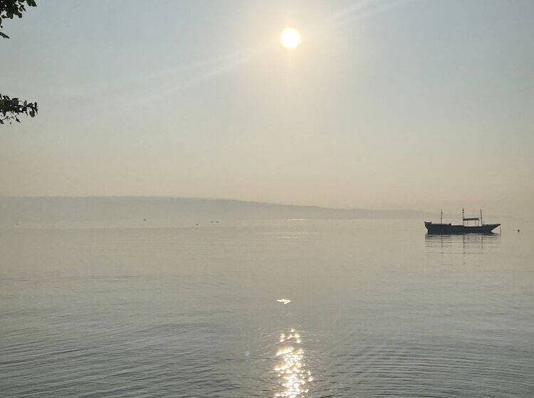 هاستل Boochee Beach