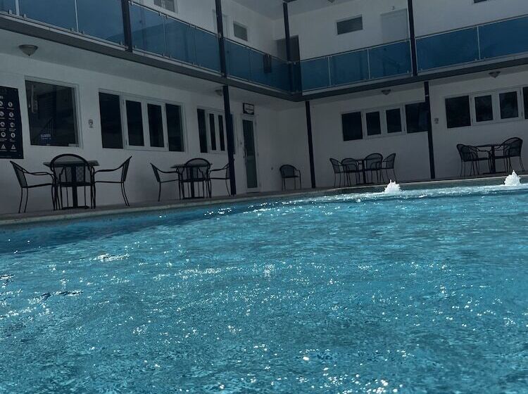 هتل Douglas Highway