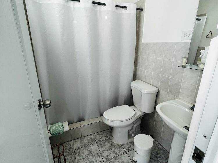 هتل Douglas Highway