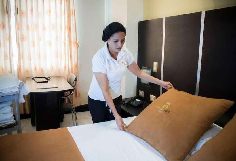 Отель Golden Vista