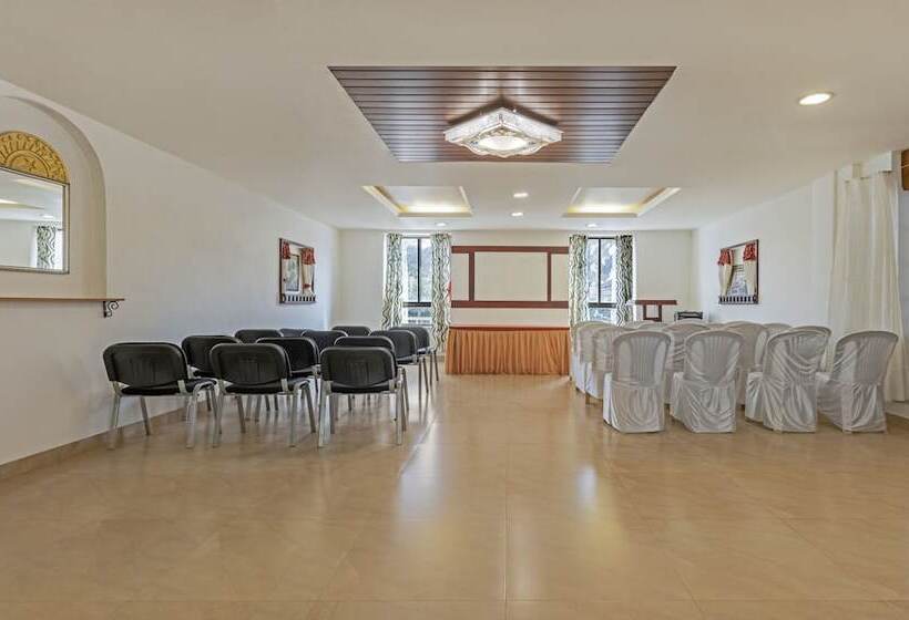 בית מלון כפרי Treebo Sadhoo Heritage