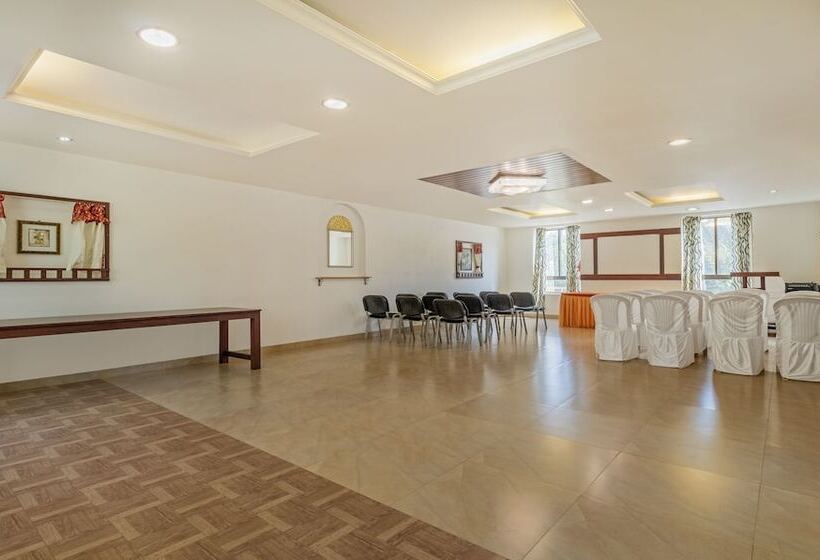 בית מלון כפרי Treebo Sadhoo Heritage