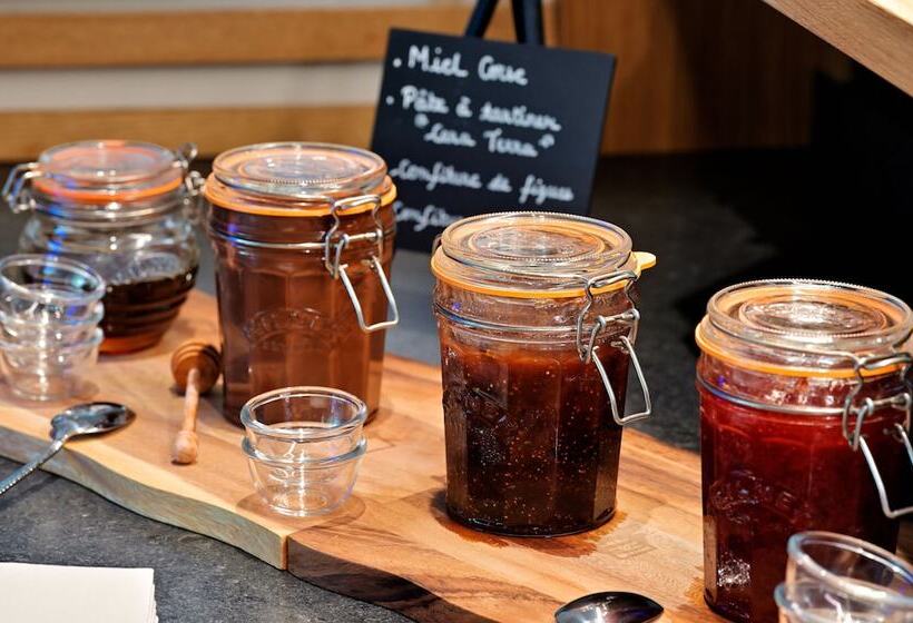 Отель Saint Roch