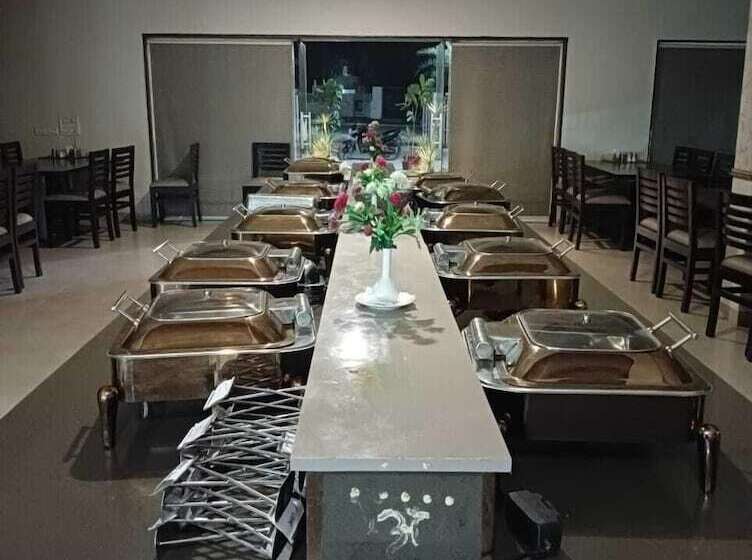 Отель Sannidhi Emerald