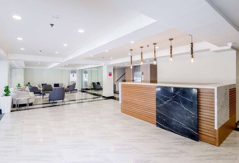 בית מלון כפרי Surestay Plus By Best Western Cebu City