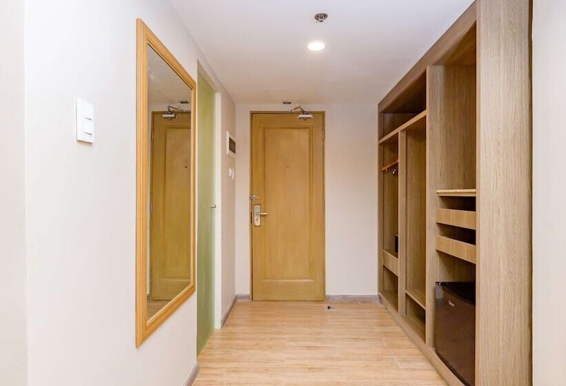 בית מלון כפרי Surestay Plus By Best Western Cebu City