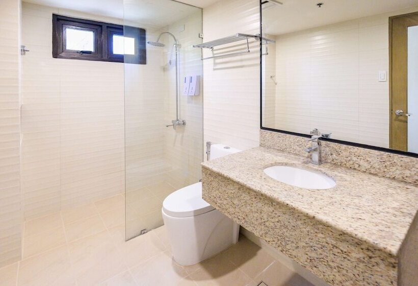 בית מלון כפרי Surestay Plus By Best Western Cebu City