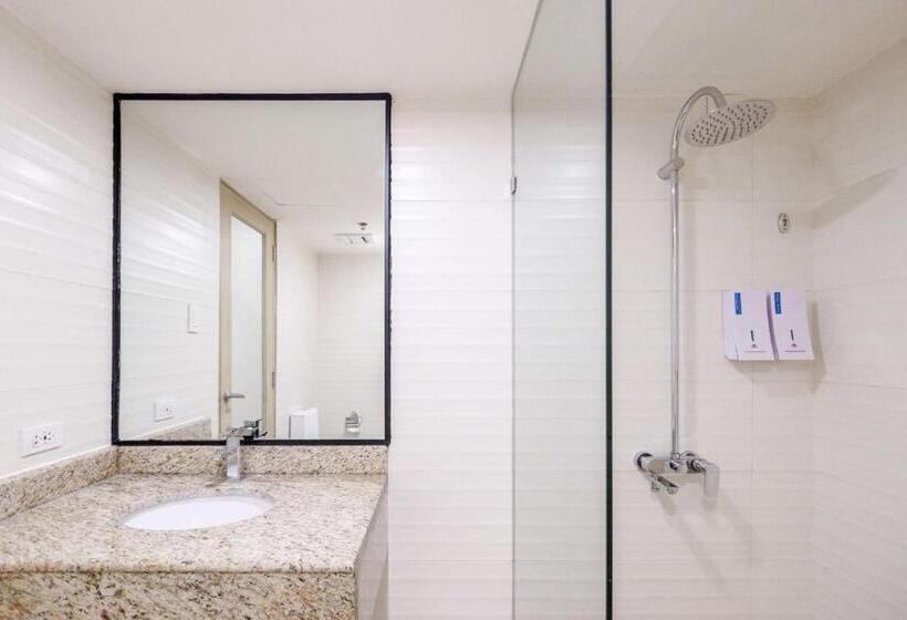 בית מלון כפרי Surestay Plus By Best Western Cebu City