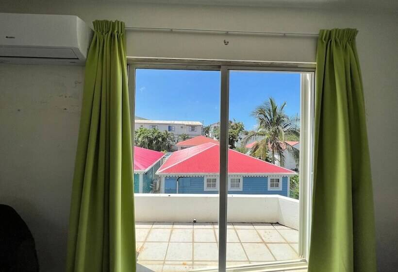 בית מלון כפרי Talk Of The Town Inn & Suites