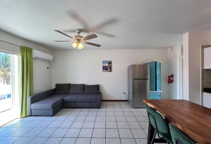 בית מלון כפרי Talk Of The Town Inn & Suites