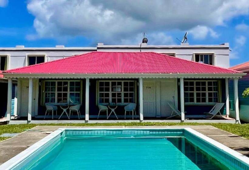 בית מלון כפרי Talk Of The Town Inn & Suites