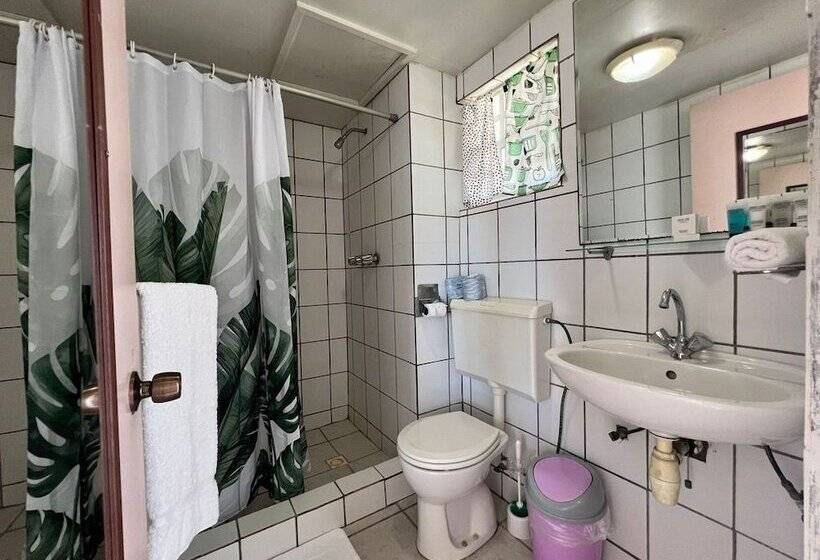 בית מלון כפרי Talk Of The Town Inn & Suites