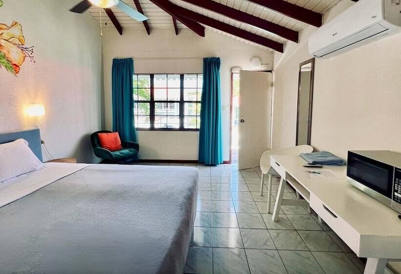 בית מלון כפרי Talk Of The Town Inn & Suites