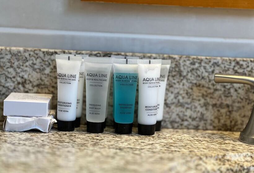 בית מלון כפרי Talk Of The Town Inn & Suites