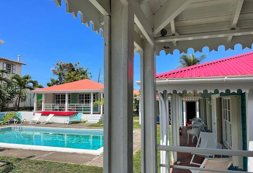 בית מלון כפרי Talk Of The Town Inn & Suites